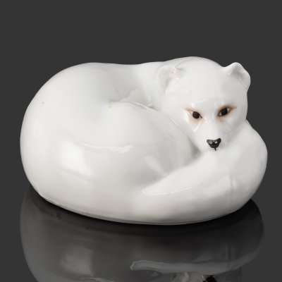 купить Статуэтка "Песец" ("Лисица"), скульптор Блохин В.И. (с оригинала "Свернувшаяся кольцом лисица" Э. Нильсена, Датская Королевская фарфоровая мануфактура), автор росписи Ризнич И.И., фарфор, роспись, Государственный фарфоровый завод (ГФЗ), СССР, 1918-1930 гг.