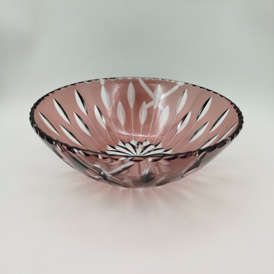 купить Блюдо сервировочное марганцевого цвета с декором в виде листиков, авторы А.А. Успенский и Л.Д. Смирнова, марганцевое стекло, гранение, Ленинградский завод художественного стекла (ЛЗХС), СССР, 1960-1980 гг.