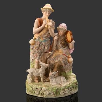 купить Статуэтка "Пастух с пастушкой, играющие на музыкальных инструментах", фарфор, роспись, Royal Dux, Чехия, 1900-1918 гг.