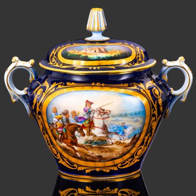 купить Сахарница с батальным сюжетом "Битва при Дюнах" (Batalla de las Dunas) (выполнена для дворца Тюильри "Chateau des Tuileries"), фарфор, крытье кобальтом, золочение, цировка, роспись, Севрская фарфоровая мануфактура (Sevres), Франция, 1844 г.