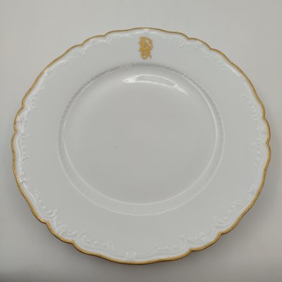 купить Тарелка столовая, украшенная фигурным бортом и монограммой, фарфор, золочение, Haviland, Limoges France, Франция, 1888-1896 гг.