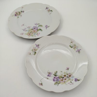 купить Набор из двух тарелок, украшенных цветочным декором, фарфор, деколь, Российская империя, 1890-1917 гг.