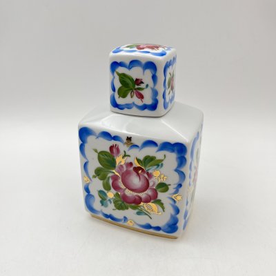 купить Чайница с цветочным декором, фарфор, роспись, золочение, Ленинградский фарфоровый завод (ЛФЗ), СССР, 1970-1992 гг.