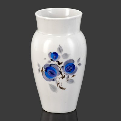 купить [Редкая] Ваза с декором в виде синих цветов, автор формы С.Е. Яковлева, клеймо "ХV", фарфор, роспись надглазурная, золочение, Ленинградский фарфоровый завод (ЛФЗ), СССР, 1930-1940 гг.