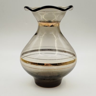 купить Ваза дымчатого оттенка с фестончатым краем, цветное стекло, золочение, СССР, 1970-1990 гг.