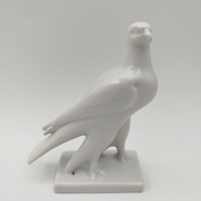 купить Статуэтка "Сокол", скульптор Сотников А.Г., фарфор, Дулевский фарфоровый завод (Дулёво), Российская Федерация, 1968-1991 гг.