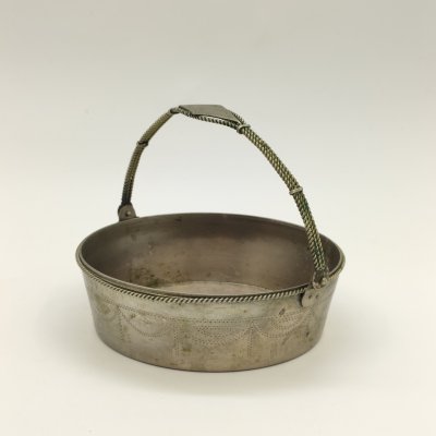 купить Ваза (конфетница) в форме корзины с витой ручкой, мельхиор (медь-никель), СССР, 1970-1990 гг.