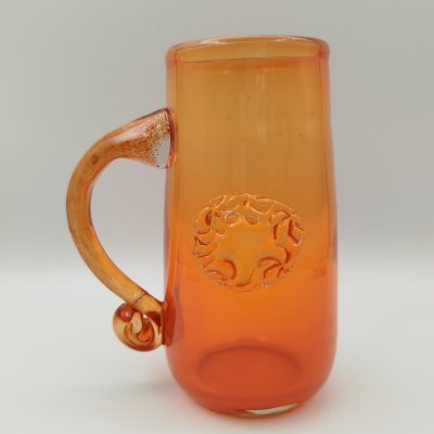 купить Кружка пивная, оранжевого оттенка, украшенная лепным орнаментом неправильной формы, цветное стекло, гутная техника, Львовская керамико-скульптурная фабрика (ЛКСФ), СССР, 1970-1990 гг.