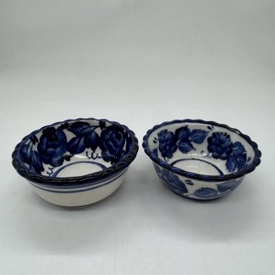 купить Набор из 2 соусников с цветочным декором (в подборе), Гжель, фарфор, роспись, Гжельский фарфоровый завод, Российская Федерация, 1990-2010 гг.