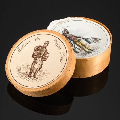 купить Набор десертных тарелок из серии "Métiers du Vieux Paris" ("Профессии старого Парижа") на 6 персон в оригинальной коробке, Tradition CNP, фарфор, деколь, дерево, Франция, 1960-1970 гг.