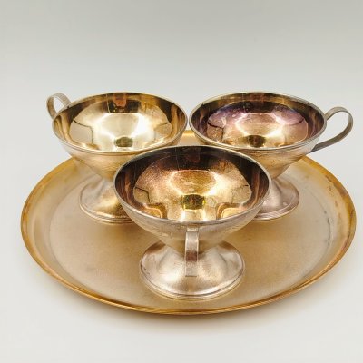 купить Набор на 3 персоны (кофейные чашки на подносе), мельхиор (медь-никель), золочение, Мстерский завод художественных изделий «Ювелир», СССР, 1970-1990 гг.