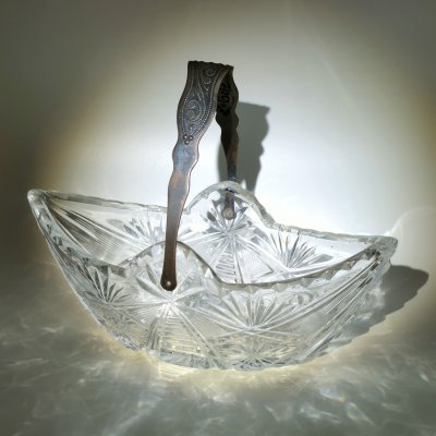 купить Конфетница в форме ладьи с ручкой, хрусталь, металл, алмазная грань, СССР, 1970-1990 гг.
