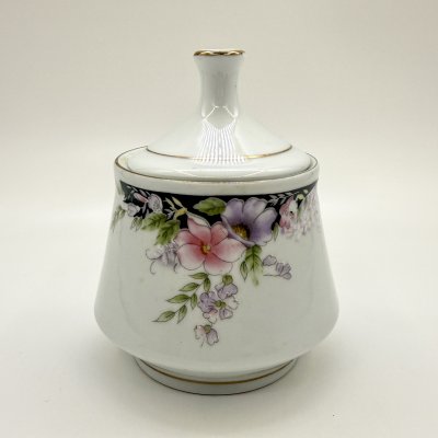 купить Сахарница, украшенная флоральным декором, фарфор, деколь, золочение, Китай, 1970-1990 гг.