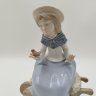 Купить Статуэтка "Девочка с птичкой", фарфор, роспись, NAO Porcelain, Испания, 1970-1990 гг.