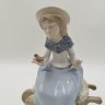 Купить Статуэтка "Девочка с птичкой", фарфор, роспись, NAO Porcelain, Испания, 1970-1990 гг.