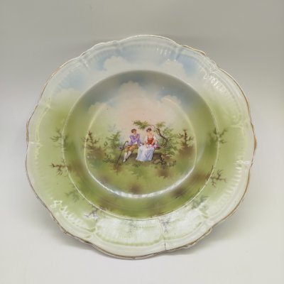 купить Тарелка суповая с изображением "Галантной сцены", фарфор, деколь, золочение, Дмитровский фарфоровый завод (ДФЗ Вербилки), СССР, 1917-1940 гг.