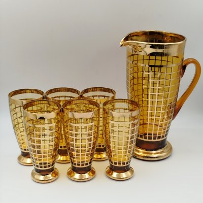 купить Набор для подачи прохладительных напитков янтарного цвета с геометрическим декором, на 6 персон (кувшин и стаканы), цветное стекло, золочение, Чехословакия, 1950-1980 гг.