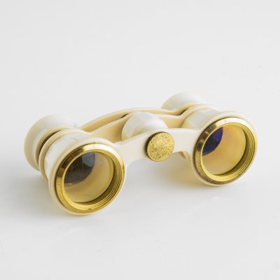 Купить Бинокль театральный (белый) в чехле, металл, стекло, пластик, кожа, Лыткаринский завод оптического стекла (ЛЗОС), СССР, 1970-1990 гг.
