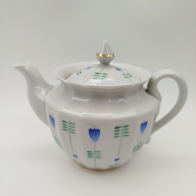 купить Чайник с цветочным декором, форма "Ампир", фарфор, роспись, золочение, Дмитровский фарфоровый завод (ДФЗ Вербилки), СССР, 1965-1991 гг.