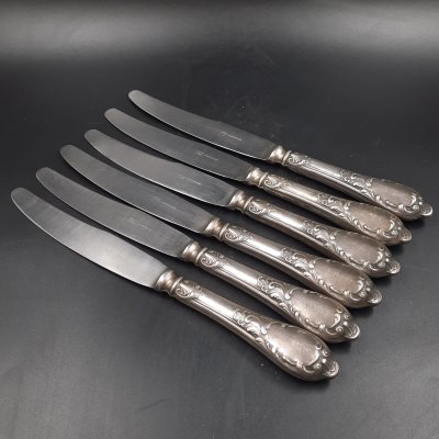 купить Набор из шести столовых ножей с растительным декором, мНЦ (медь-никель-цинк), сталь, Вольнянский завод столовых приборов им. Шевченко (ЗiШ, ЗиШ), СССР, 1960-1980 гг.