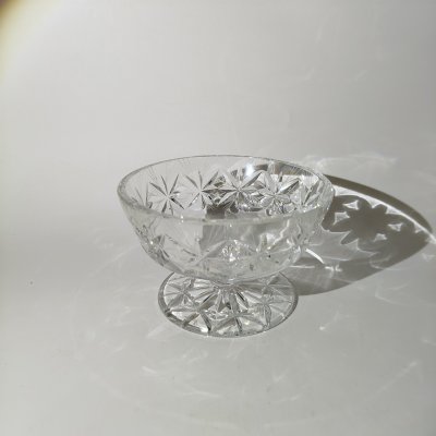 купить Конфетница на ножке с резным декором, хрусталь, гранение, Чехословакия, 1980-1990 гг.