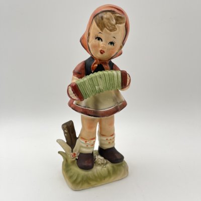 купить Статуэтка "Девочка с гармошкой", фаянс, роспись, Западная Европа, 1980-2000 гг.