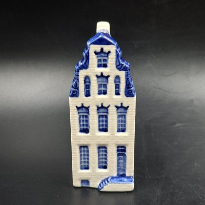 купить Статуэтка (сувенир) в виде домика в Амстердаме, фирма "Elesva", с логотипом компании "Albatros", фарфор, роспись, Нидерланды, 1997 г.
