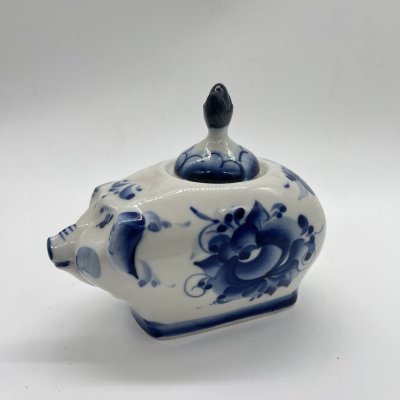 купить Чайница "Хрюшка" (крышка в подборе), исп. Ерохова, фарфор, роспись, Россия, 1990-2010 гг.