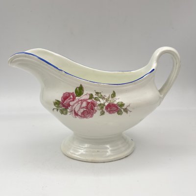 купить Соусник, украшенный декором в виде роз, фаянс, деколь, глазурь, Будянский фаянсовый завод «Серп и молот», СССР, 1934-1936 гг.