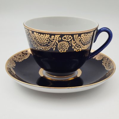 Купить Чайная пара кобальтого оттенка, украшенная растительным декором, фарфор, крытье кобальтом, золочение, Ленинградский фарфоровый завод (ЛФЗ), СССР, 1970-1986 гг.