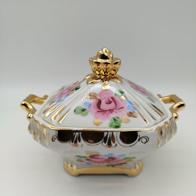 купить Сахарница с цветочным декором, фарфор, роспись, золочение, Объединение «Гжель», СССР, 1986-1991 гг.