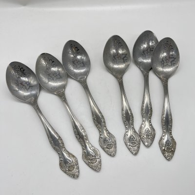 купить Набор из 6-ти столовых ложек, украшенных флоральным декором, нержавеющая сталь, Павловский завод художественных металлоизделий им. С.М. Кирова, СССР, 1973-1991 гг.