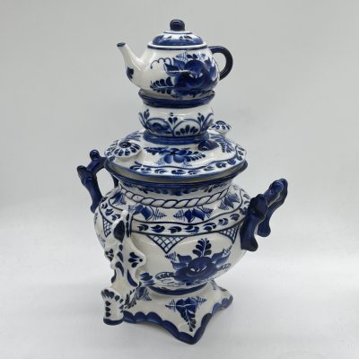 купить Самовар декоративный с миниатюрным чайником и расписным растительным декором, Гжель, фарфор, роспись, СССР, 1990-2010 гг.