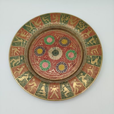 купить Декоративная тарелка, украшенная изображениями олимпийских дисциплин по борту, латунь, крашение, Индия, 1978-1982 гг.