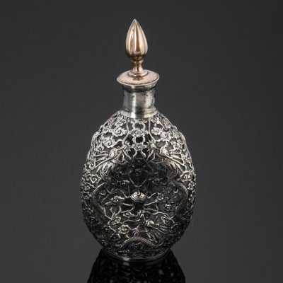 купить Штоф в оплётке с изображением драконов, Китай, 1940-1960 гг., медь, стекло, серебрение, Китай, 1940-1960 гг.