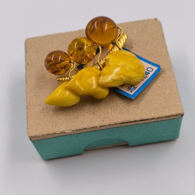 купить Брошь винтажная "Алыча" в оригинальной коробке, янтарь, латунь, золочение, картон, Калининградский янтарный комбинат, СССР, 1987-1992 гг.