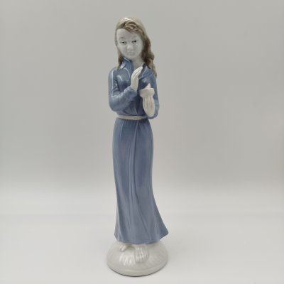 купить Статуэтка " Женщина со свечой" ("Перед сном"), фарфор, VEB Porzellanfiguren Lippelsdorf (Липпельсдорф), ГДР, 1974-1990 гг.