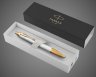 Купить Шариковая ручка Parker IM Premium K318 Pearl GT, стержень: M, цвет чернил: blue, в подарочной упаковке., Лаки и смолы: лак, нержавеющая сталь, позолота, 2026 г.