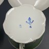 Купить Набор из двух чайных пар зеленого цвета с декором в виде розочек, фарфор, крытье, золочение, Дмитровский фарфоровый завод (ДФЗ Вербилки), СССР, 1954-1965 гг.