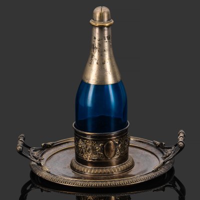 купить Подставка-передача для бутылки, декорированная маскаронами и флоральными мотивами, металл, гальваническое серебрение, купоросное стекло, Norblin & Co (Норблин), Царство Польское, 1872-1882 гг.