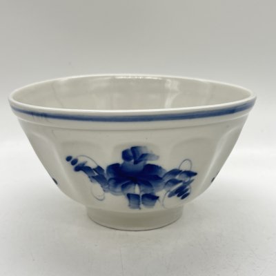 купить Конфетница с расписным цветочным декором, фарфор, роспись, Речицкий фарфоровый завод (Гжель), СССР, 1972-1985 гг.