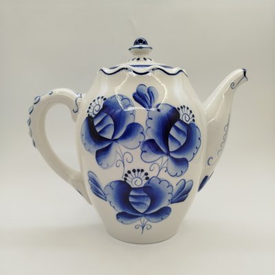 купить Чайник с растительным декором, фарфор, роспись, Объединение «Гжель», СССР, 1972-1985 гг.