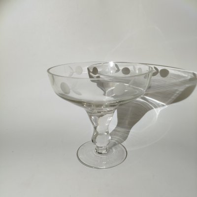 купить Конфетница на ножке с растительным декором, стекло, СССР, 1960-1980 гг.