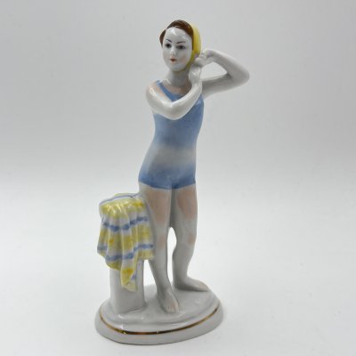 купить Статуэтка "Юная купальщица", скульптор Г.С. Столбова, фарфор, роспись, золочение, Ленинградский фарфоровый завод (ЛФЗ), СССР, 1960-1970 гг.