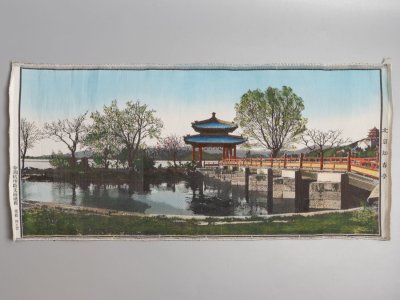 купить Вышивка "Панно с беседкой", ткань, шелк, Китай, 1950-1959 гг.
