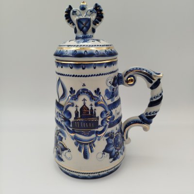 купить Кружка пивная "850 лет Москве" с навершием в виде двухголового орла и цветочным декором, Гжель, фарфор, роспись, Гжельский фарфоровый завод, Россия, 1990-2000 гг.