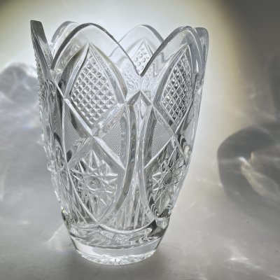 купить Ваза для цветочного букета в виде бутона тюльпана с резным декором, хрусталь, алмазная грань, СССР, 1970-1990 гг.
