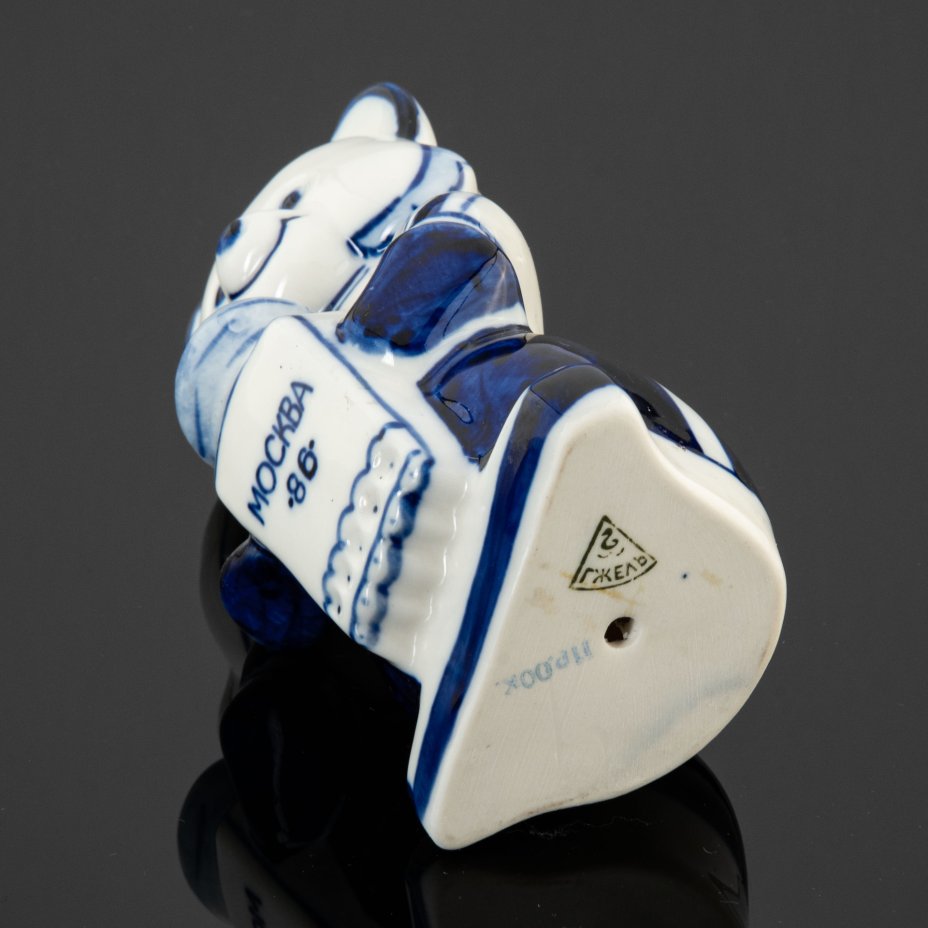 купить Статуэтка "Мишка" (Москва 1986 г.), фарфор, роспись, Объединение «Гжель», СССР, 1986 г.