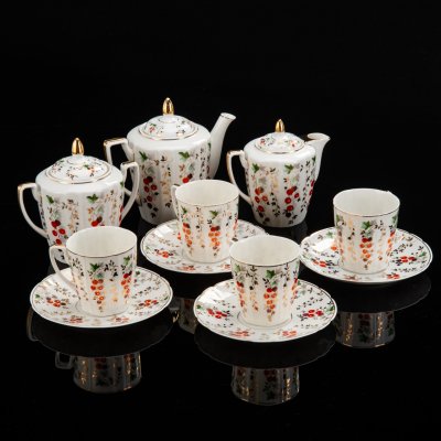 купить Сервиз чайный "Крыжовник" ("Смородина") на 4 персоны (11 предметов), форма "Грань" ("Первомайский №6"), автор формы И.И. Гончаренко, костяной фарфор, роспись, золочение, Первомайский фарфоровый завод (Песочное), СССР, 1954 г.
