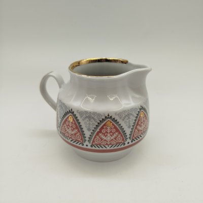 купить Молочник украшенный растительным декором в народном стиле, фарфор, деколь, золочение, Рижский фарфорово-фаянсовый завод, СССР, 1970-1980 гг.